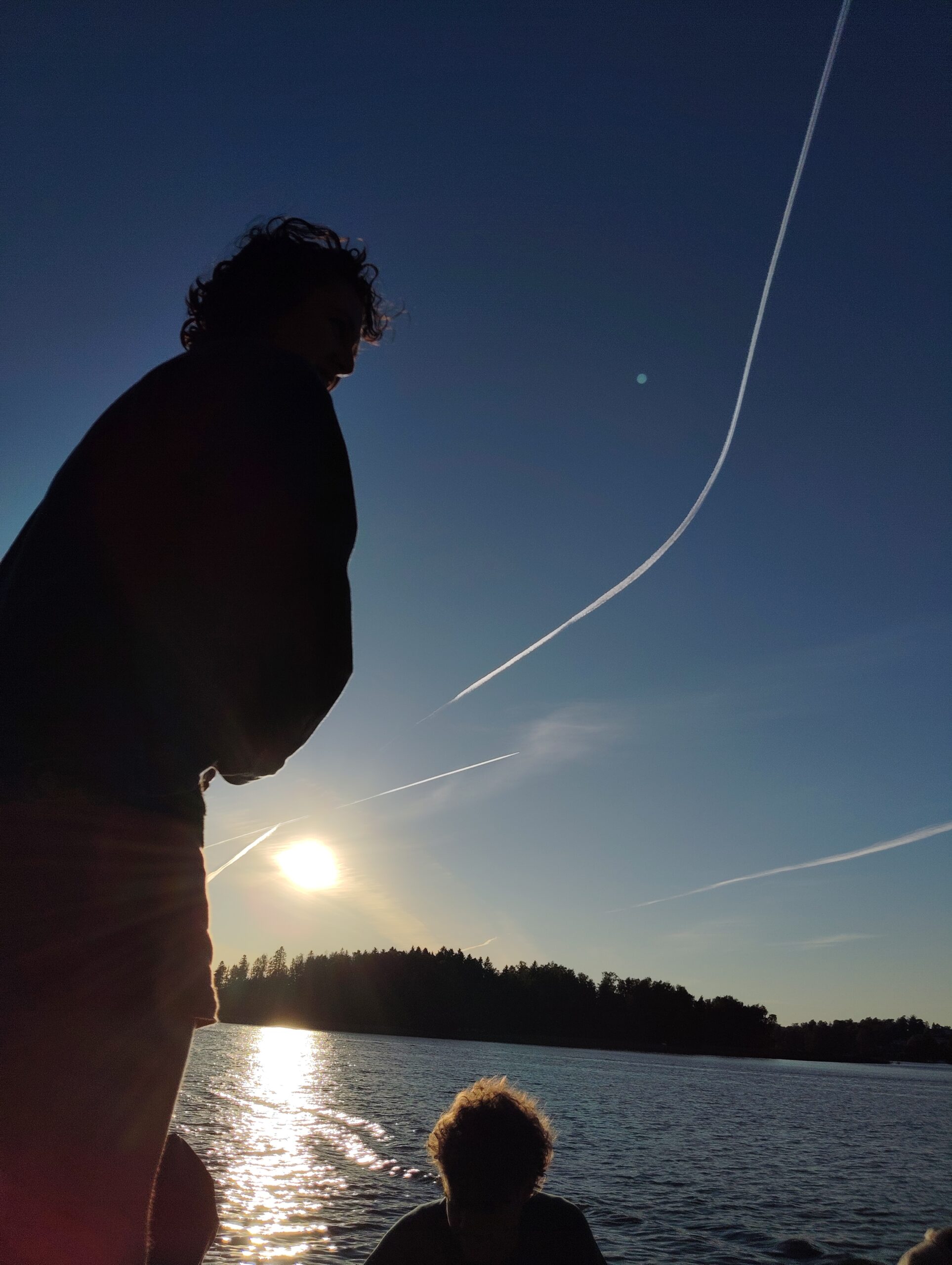 A peaceful sunset by a lake in Rastilla